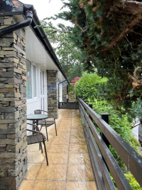 Cheerful 3 bedroom cottage in central location